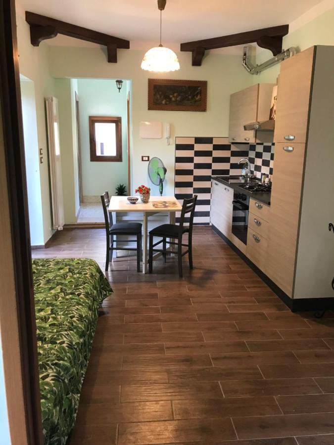 スルモナ Lilly Bed & Breakfast エクステリア 写真