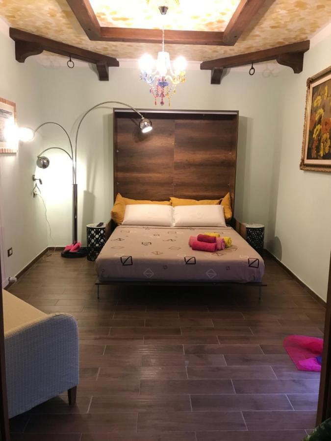 スルモナ Lilly Bed & Breakfast エクステリア 写真