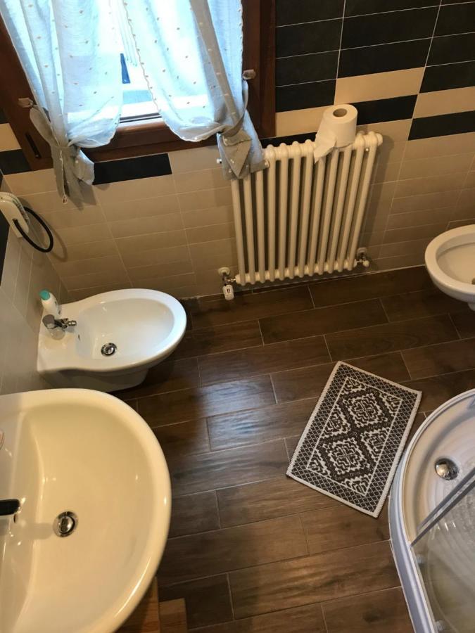 スルモナ Lilly Bed & Breakfast エクステリア 写真