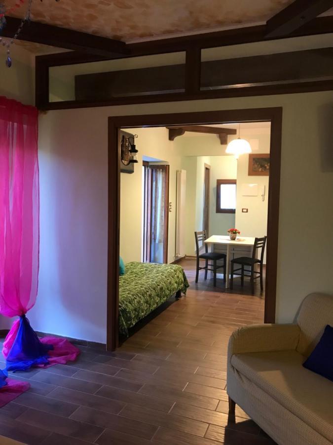 スルモナ Lilly Bed & Breakfast エクステリア 写真